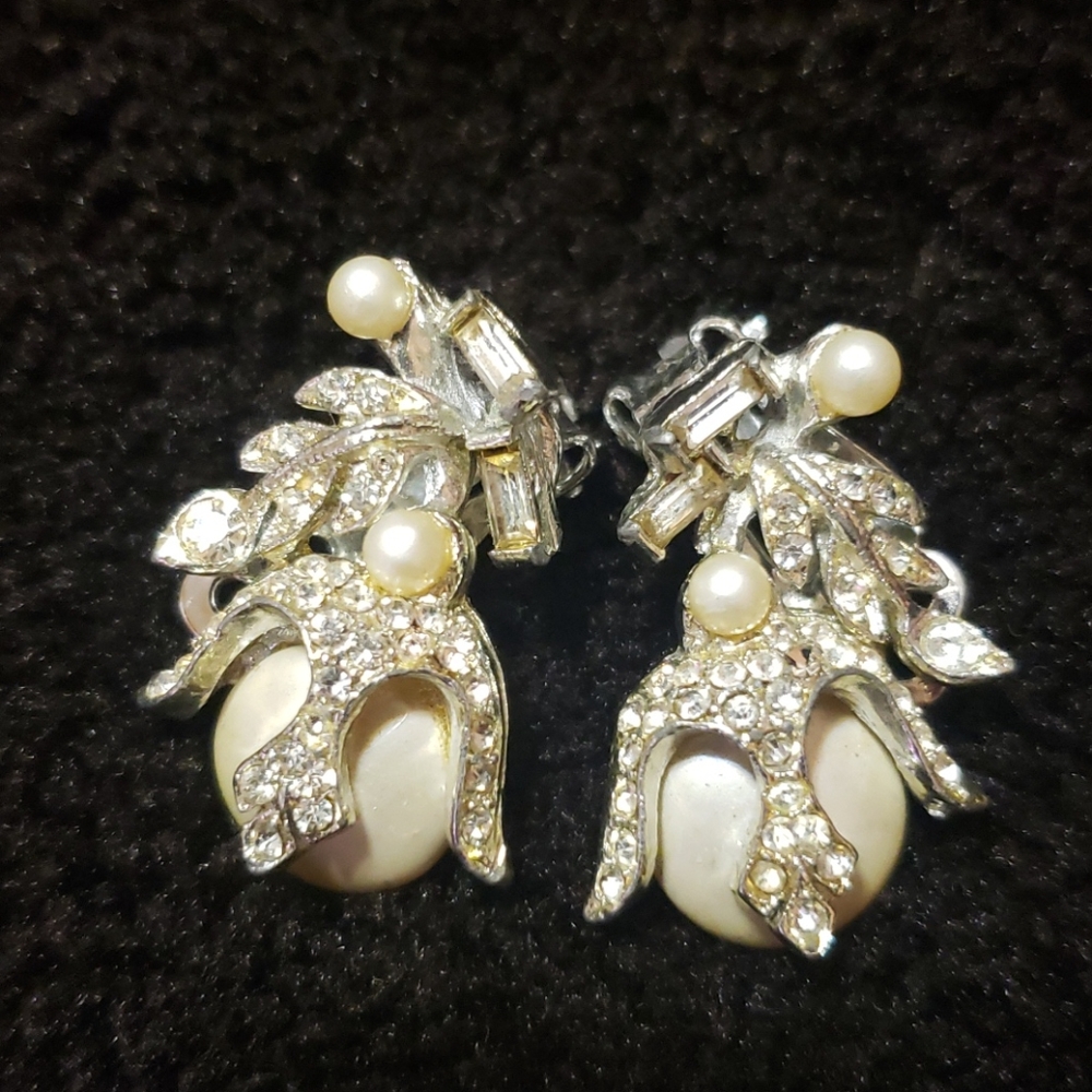 CLIP-ON EARRINGS - Picture 1 of 2